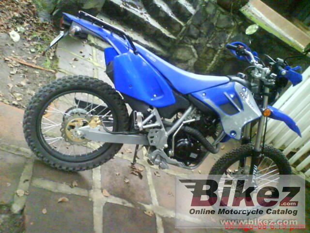 Big  branded as DM200 in Mexico instead of ST st200 picture and wallpaper from Bikez.com